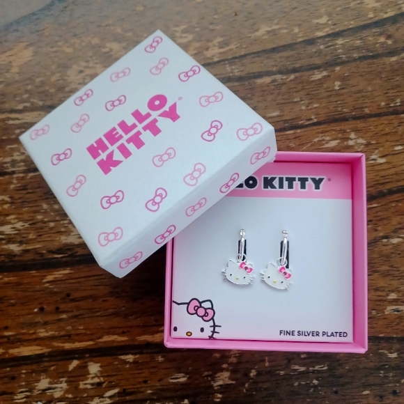 Hello kitty dangle hoops BNIB VHTF RARE - Picture 1 of 4